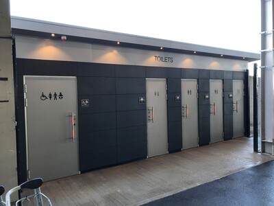 Public toilet Luton airport 6.jpg